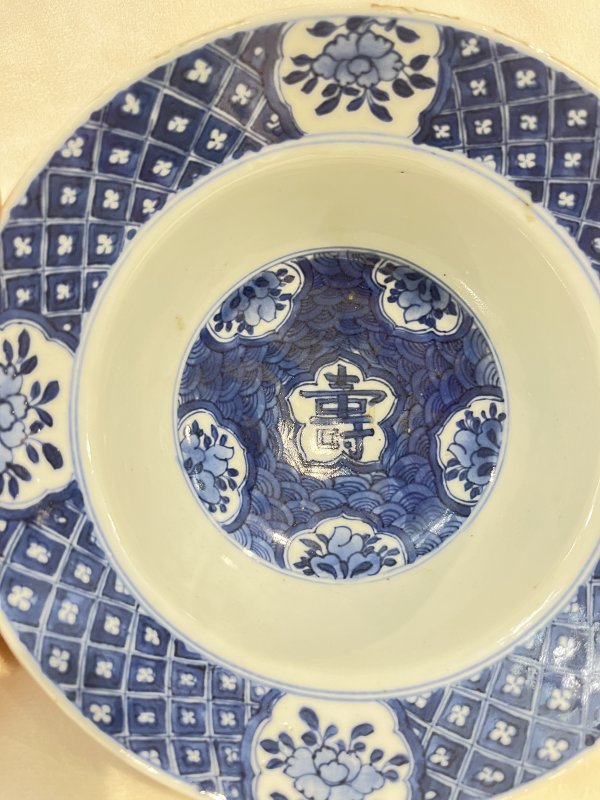 青花开光花卉寿字纹折沿碗 - 图4