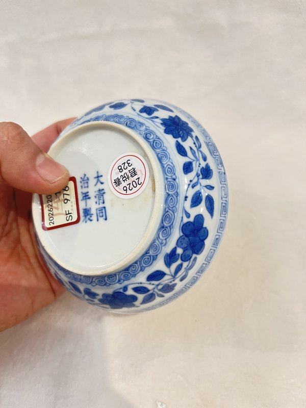 青花一把莲纹盘一对 - 图9