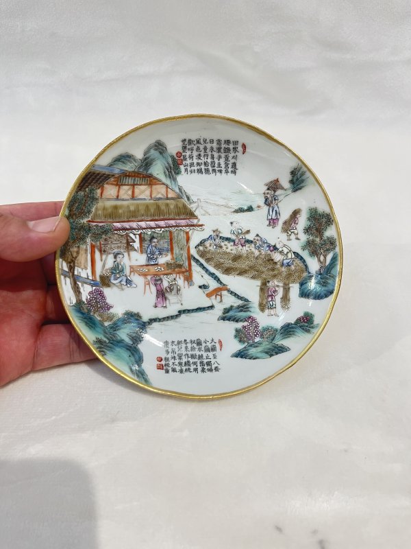 粉彩耕织图诗文盘一对 - 图10