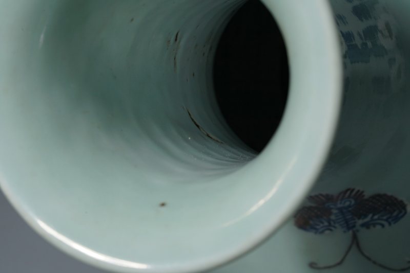 清乾隆 青釉青花釉里红重阳菊艳图撇口瓶 - 图9