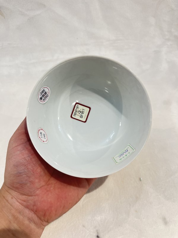 矾红留白缠枝花卉纹碗 - 图7
