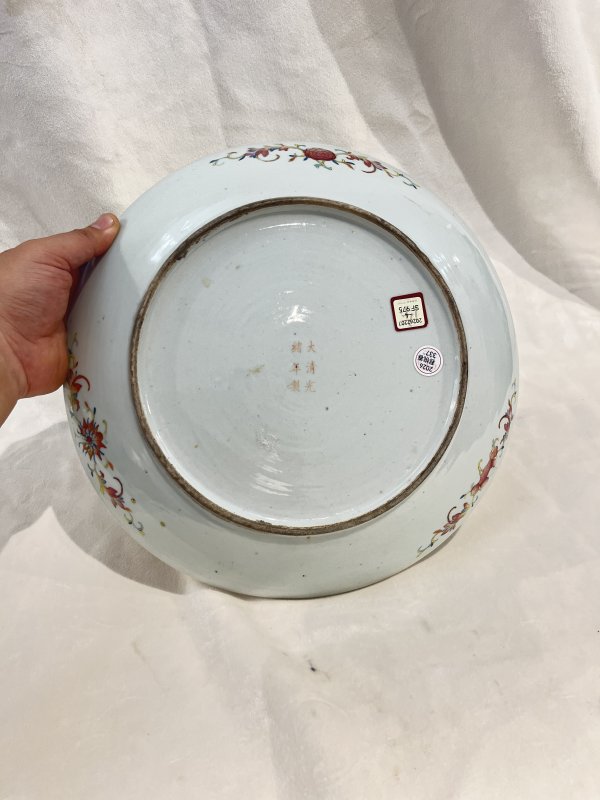 粉彩莲托八吉祥纹大盘 - 图8