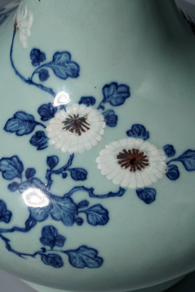 清乾隆 青釉青花釉里红重阳菊艳图撇口瓶 - 图11