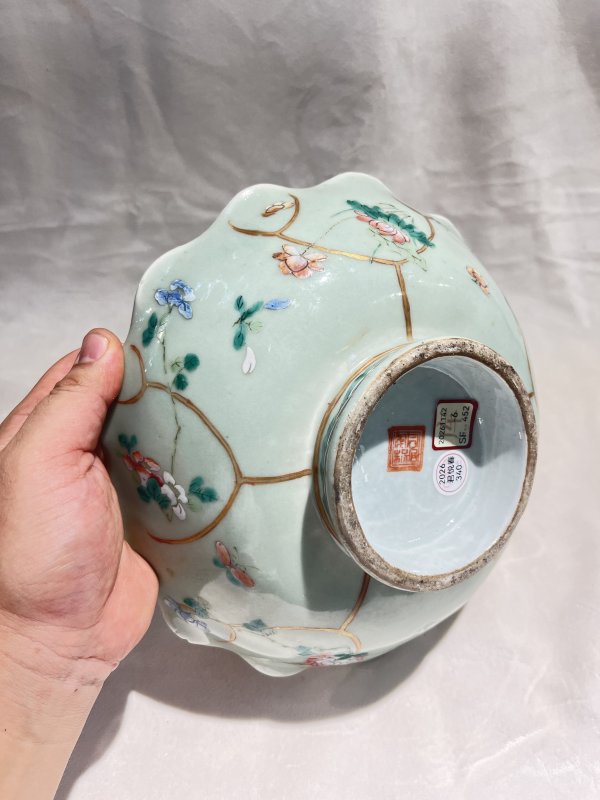 豆青釉粉彩草虫纹高足盘 - 图7