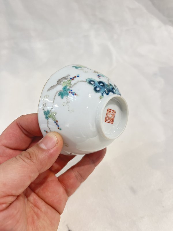 粉彩松鼠葡萄纹花口杯一对 - 图17