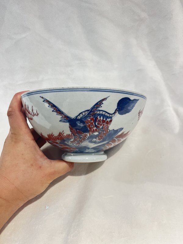 青花釉里红海水江崖瑞兽纹碗 - 图5