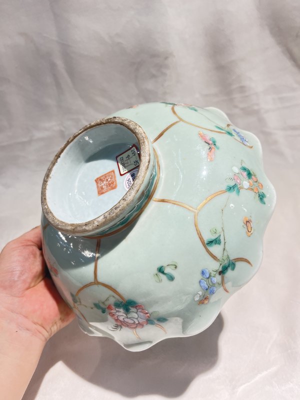 豆青釉粉彩草虫纹高足盘 - 图8