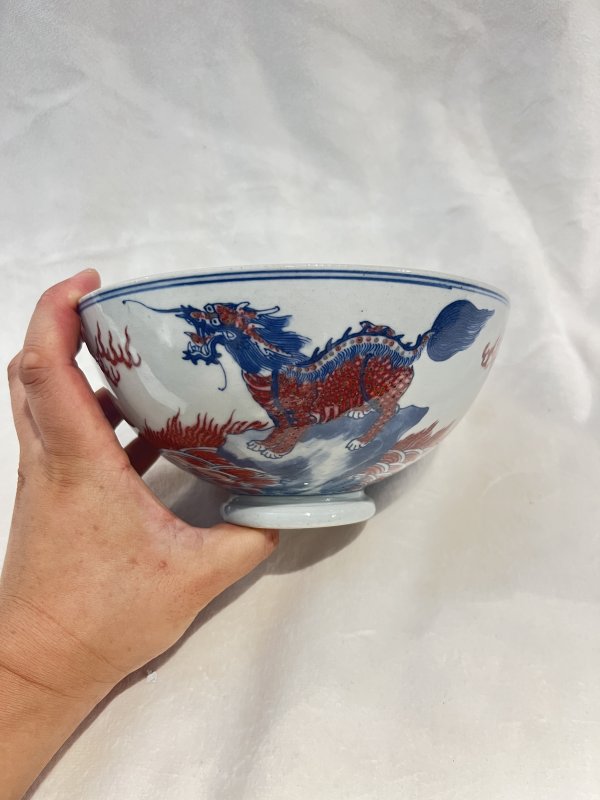 青花釉里红海水江崖瑞兽纹碗 - 图6