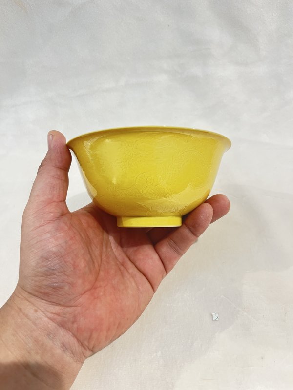 黄釉暗刻云龙纹碗 - 图3