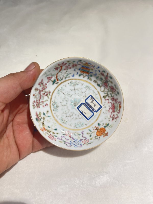 粉彩莲托八吉祥纹盘一对 - 图8