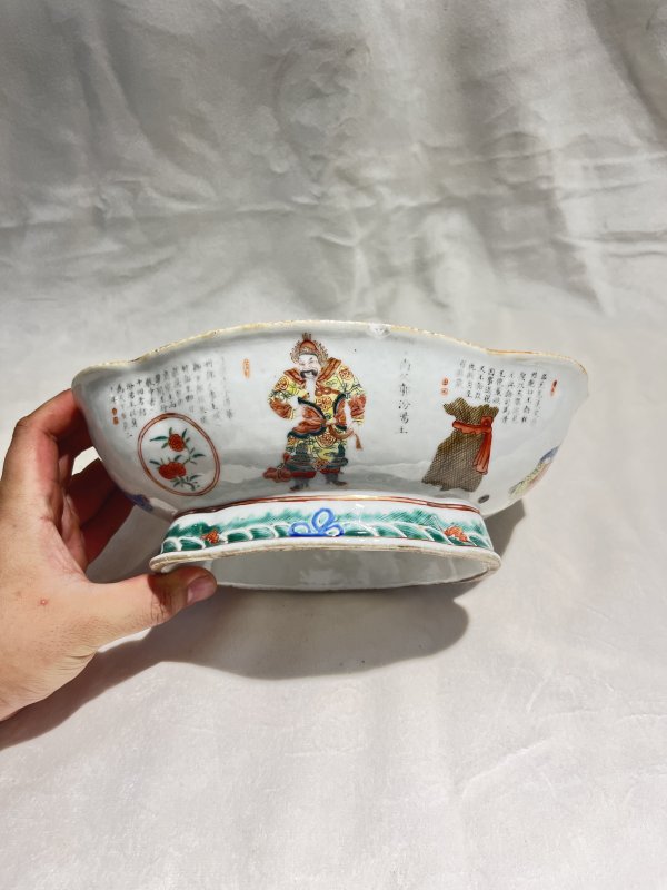 粉彩无双谱海棠形高足碗 - 图3