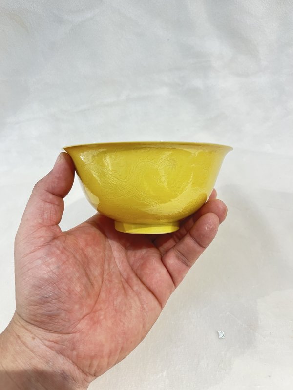 黄釉暗刻云龙纹碗 - 图4