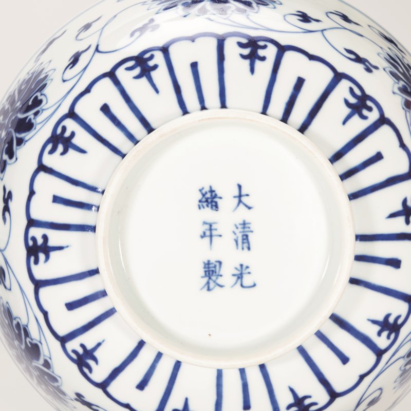清光绪 青花缠枝莲纹大碗一对 - 图2