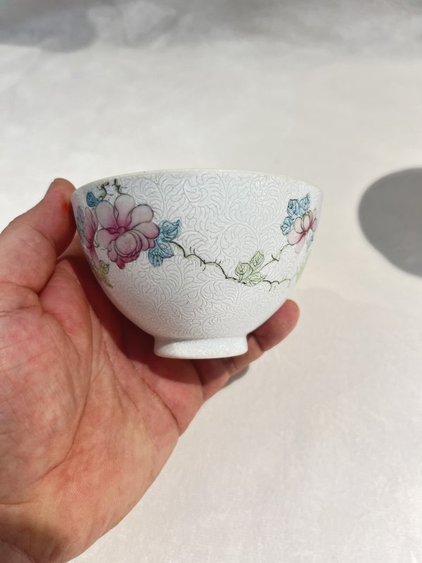 粉地扎道粉彩花卉纹鸡心杯一对 - 图4