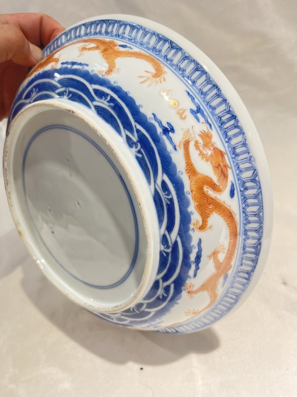 青花矾红云龙纹折沿盘 - 图9