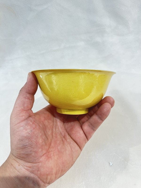 黄釉暗刻云龙纹碗 - 图5