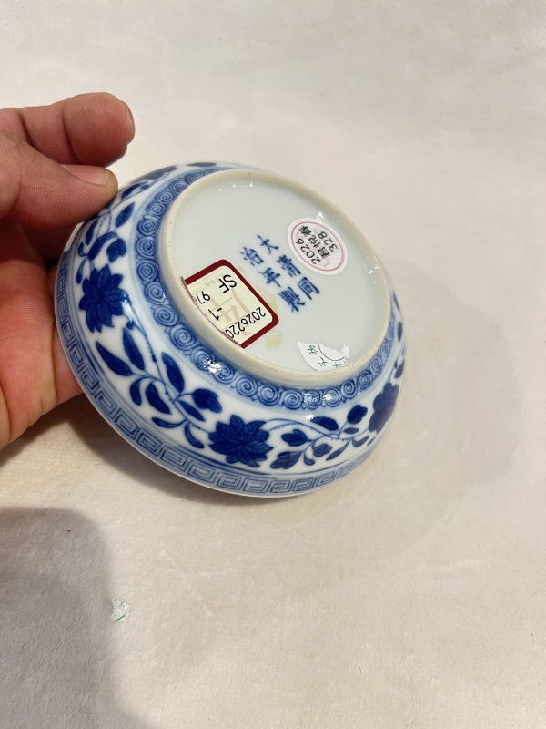 青花一把莲纹盘一对 - 图15