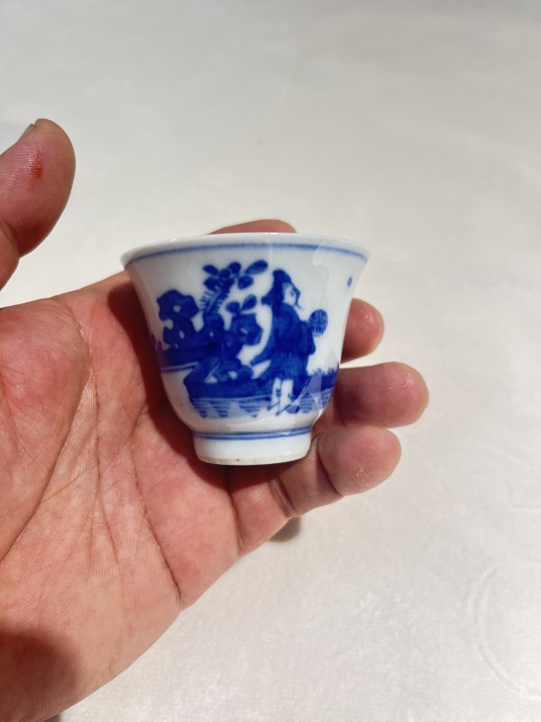 青花八蛮献宝纹铃铛杯一对 - 图4