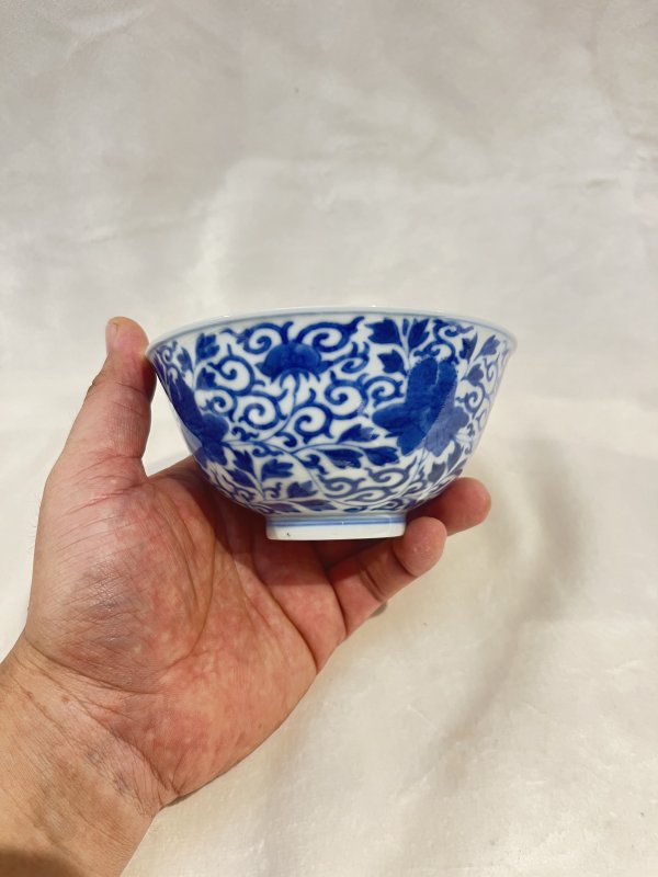 青花缠枝牡丹纹碗 - 图3