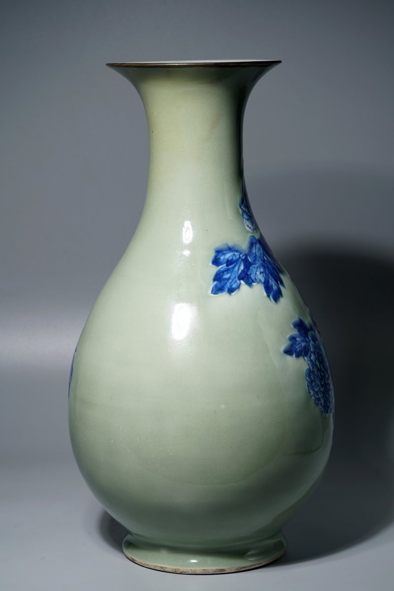 清中期 豆青釉青花凤凰牡丹纹瓶 - 图4