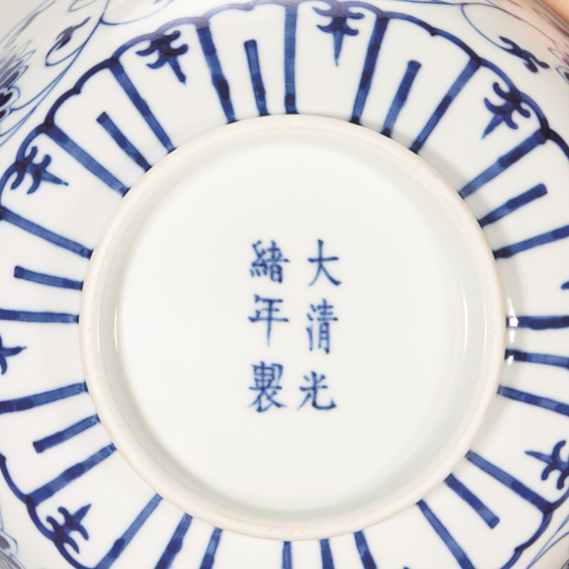 清光绪 青花缠枝莲纹大碗一对 - 图3