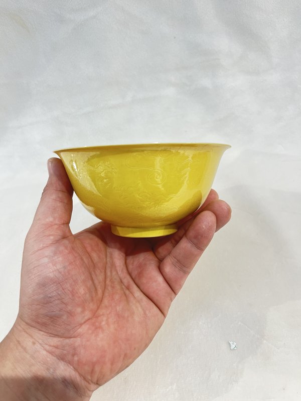 黄釉暗刻云龙纹碗 - 图6
