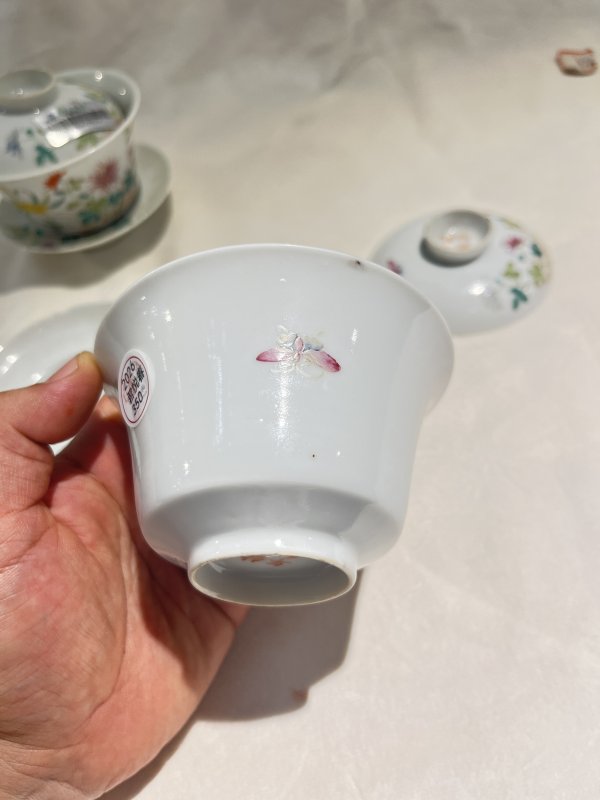 粉彩花卉纹盖碗两套一组 - 图6