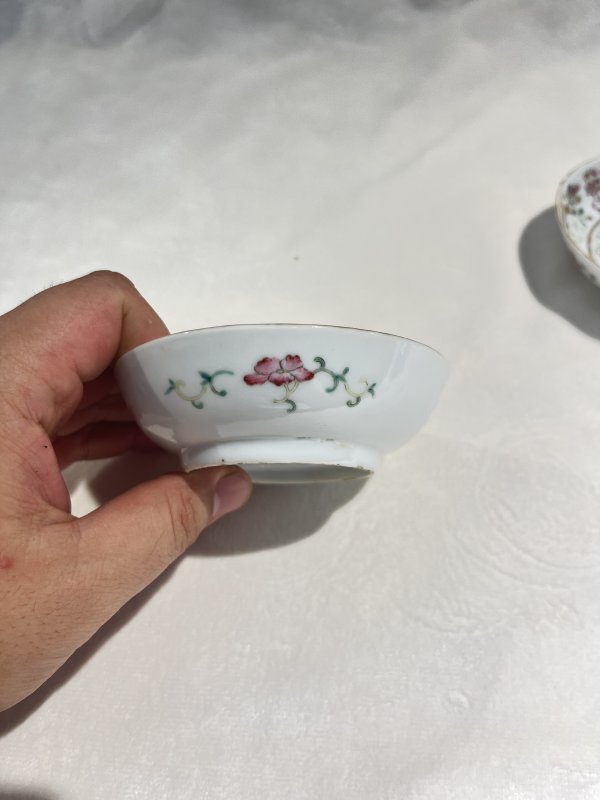 粉彩莲托八吉祥纹盘一对 - 图5