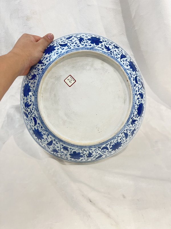 青花缠枝莲纹大盘 - 图7