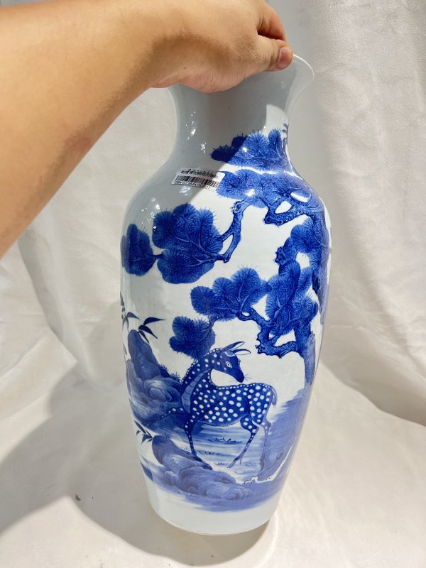 青花松鹿纹罗汉瓶 - 图4