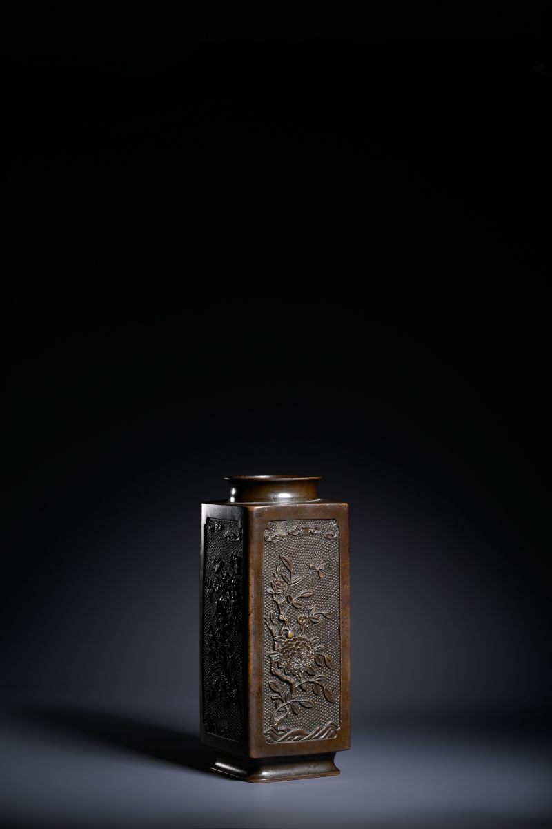 清早期 铜四季花卉图四方琮式瓶 - 图6