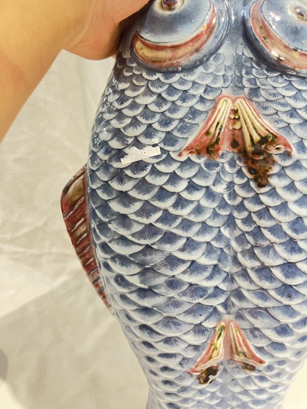 青花釉里红双鱼形花插 - 图5