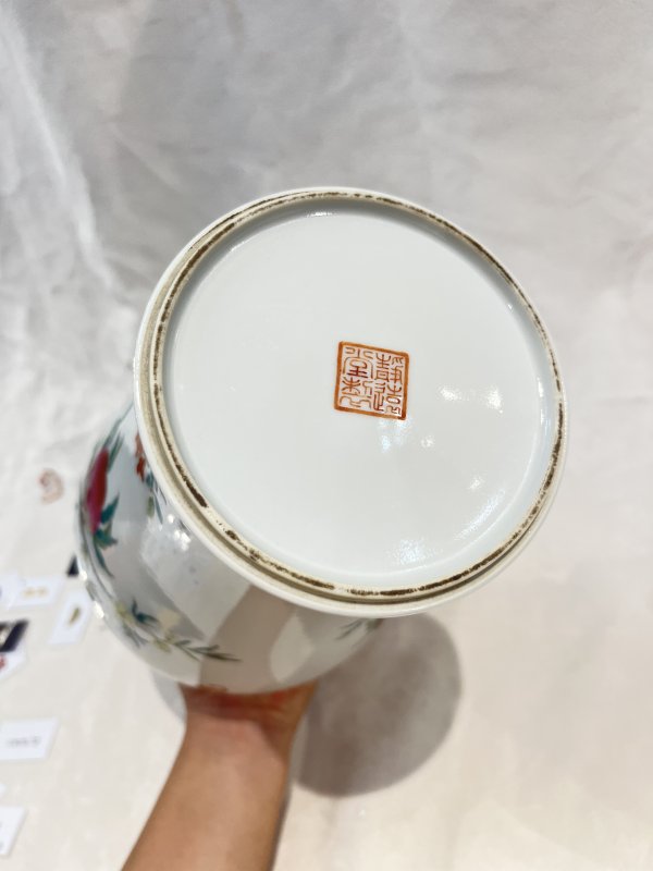 粉彩九桃纹梅瓶 - 图8