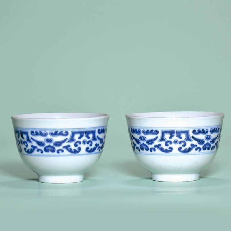 清乾隆 青花夔龙纹茶圆成对