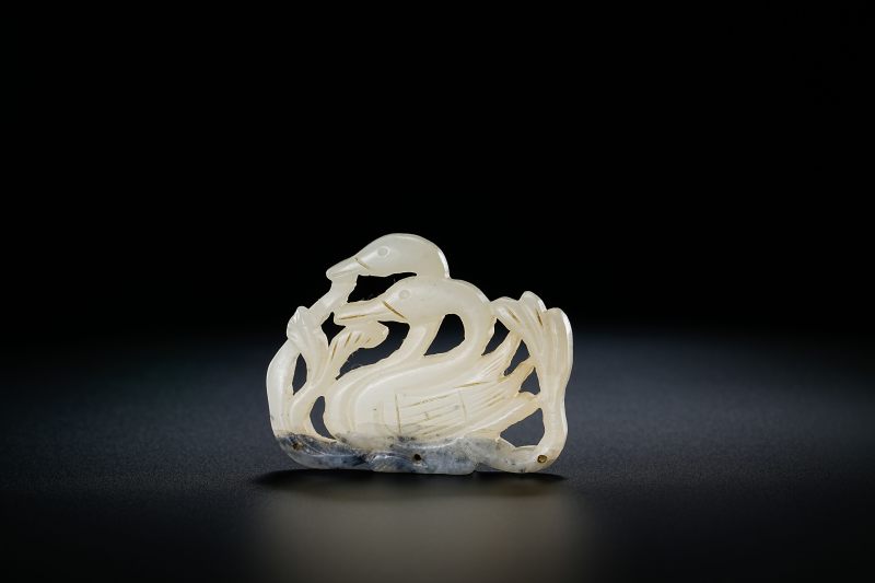 明 青花白玉俏色双鹅巾环 - 图3