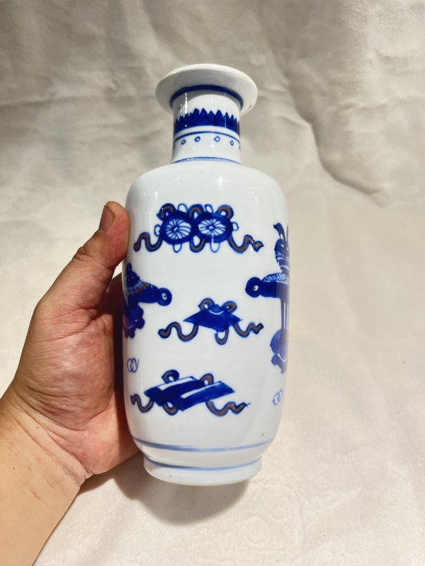 青花釉里红博古纹棒槌瓶 - 图3