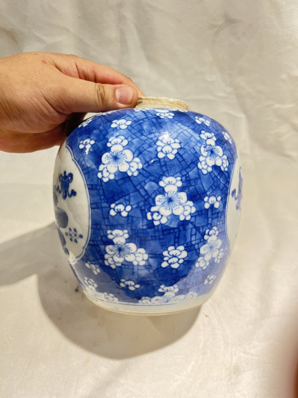 青花开光博古纹罐 - 图4