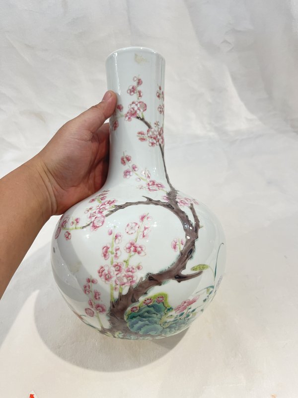 粉彩梅花纹天球瓶 - 图3