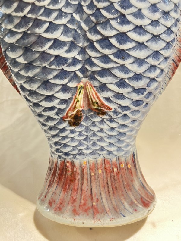 青花釉里红双鱼形花插 - 图7