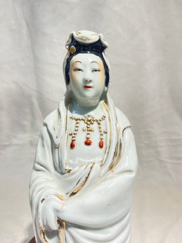 “邓荣昌”白釉加彩观音 - 图4