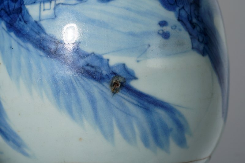 明万历 青花山水人物铺首瓶 - 图13
