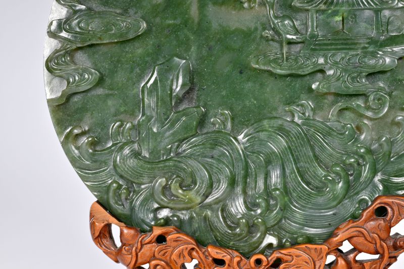 清乾隆 碧玉高浮雕海市蜃楼图圆屏 - 图9