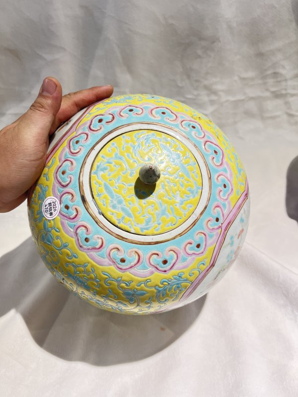 黄地粉彩开光花鸟纹西瓜罐 - 图7