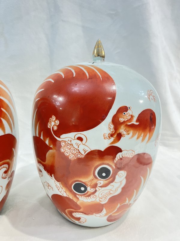 矾红太师少狮纹冬瓜罐一对 - 图6