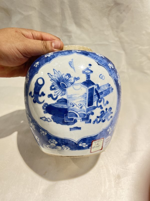 青花开光博古纹罐 - 图5