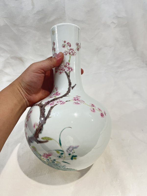 粉彩梅花纹天球瓶 - 图4