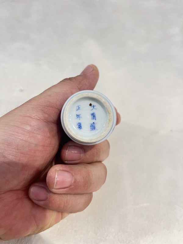 青花人物故事图烟壶 - 图9
