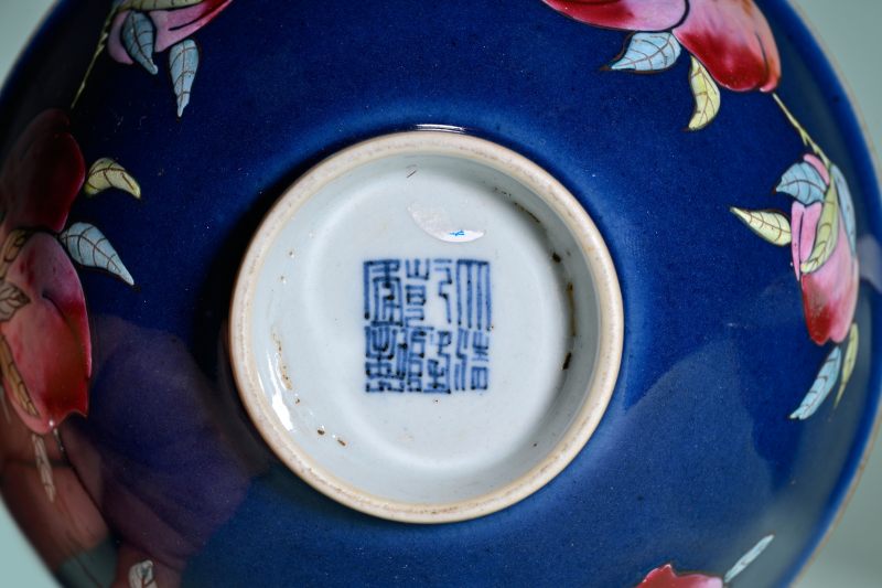 清 蓝釉粉彩寿桃纹碗成对 - 图2