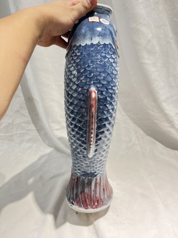 青花釉里红双鱼形花插 - 图8
