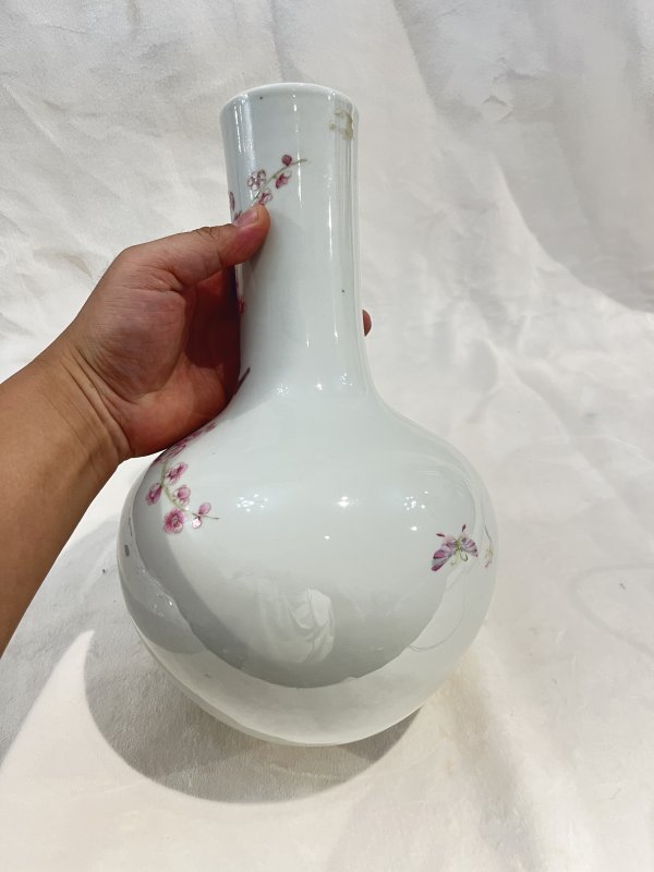 粉彩梅花纹天球瓶 - 图5